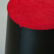 Tavolino con ruote e pouf ciniglia rosso